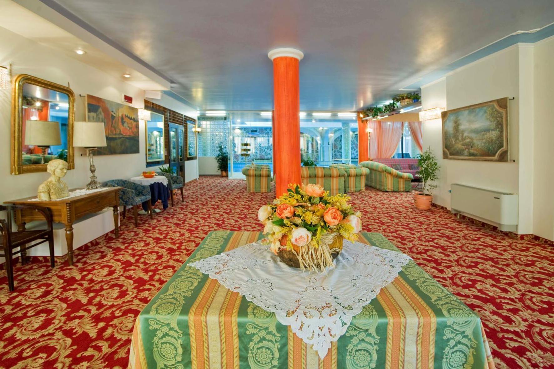 Hotel Ferrari ซัลโซมัจโจเรแตร์เม ภายนอก รูปภาพ