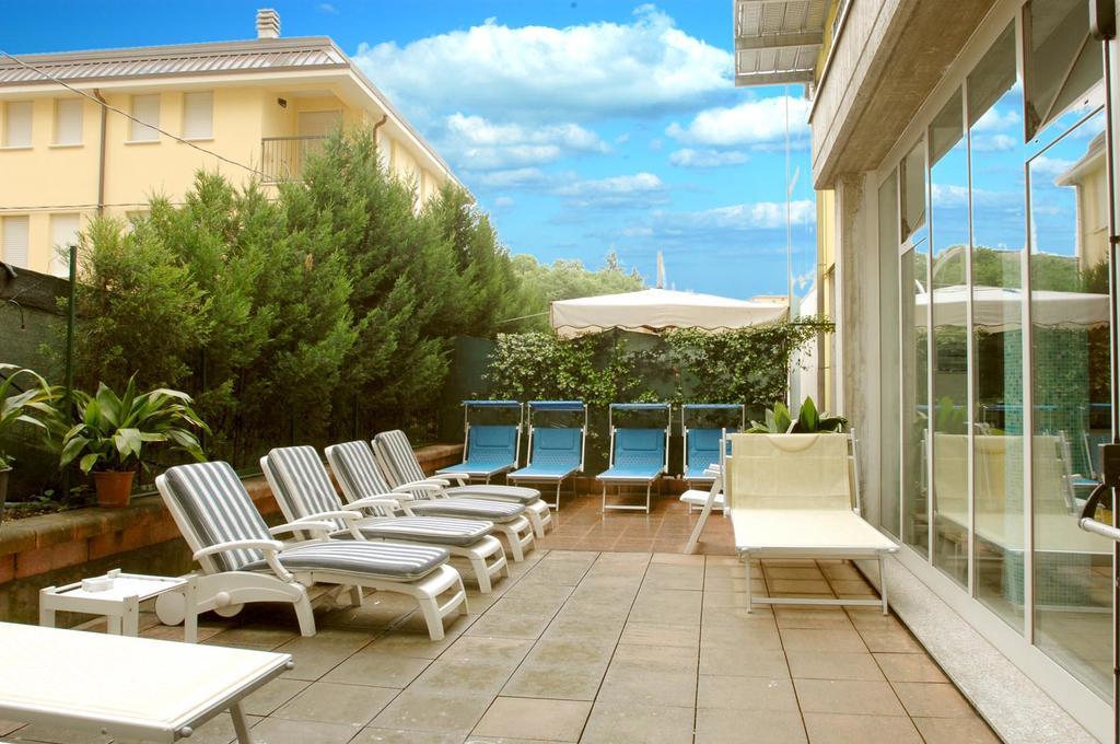 Hotel Ferrari ซัลโซมัจโจเรแตร์เม ภายนอก รูปภาพ