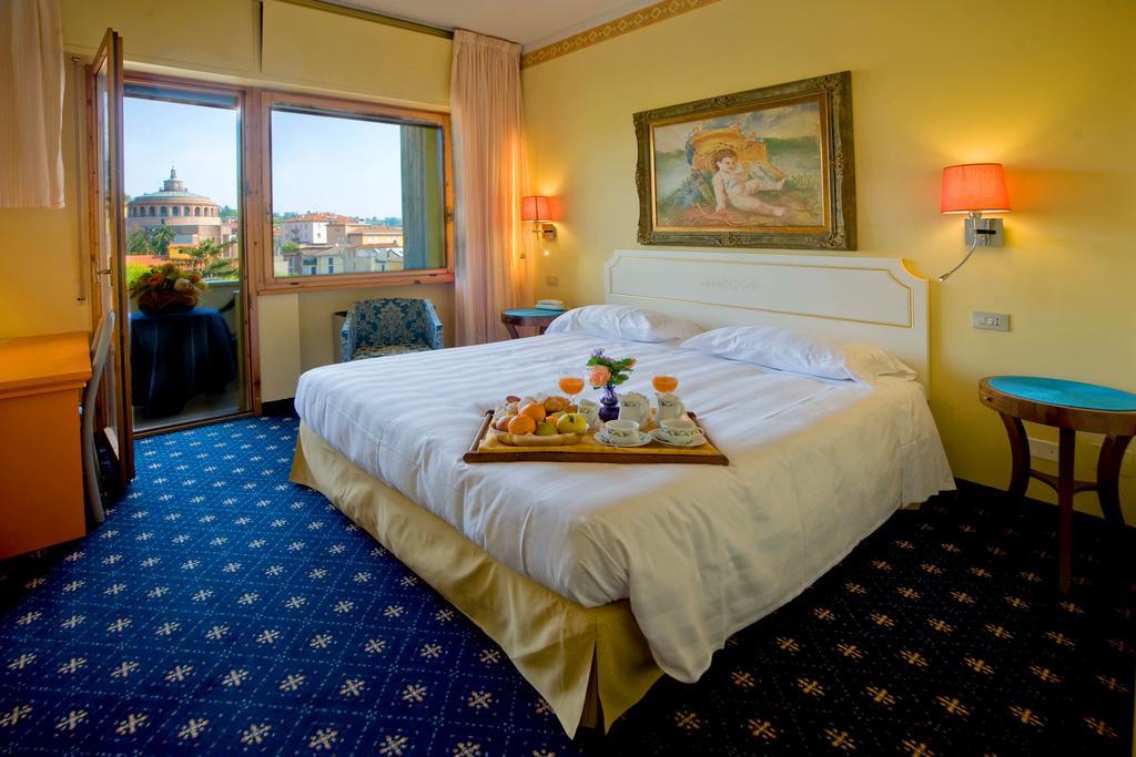 Hotel Ferrari ซัลโซมัจโจเรแตร์เม ภายนอก รูปภาพ