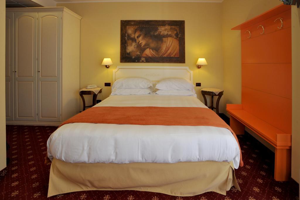 Hotel Ferrari ซัลโซมัจโจเรแตร์เม ภายนอก รูปภาพ