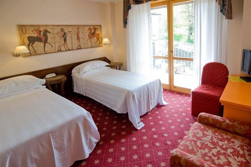 Hotel Ferrari ซัลโซมัจโจเรแตร์เม ภายนอก รูปภาพ