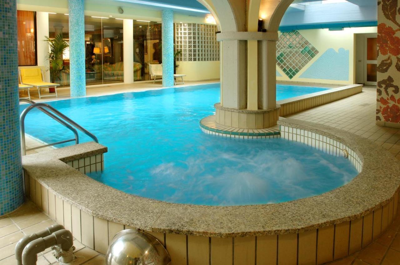 Hotel Ferrari ซัลโซมัจโจเรแตร์เม ภายนอก รูปภาพ
